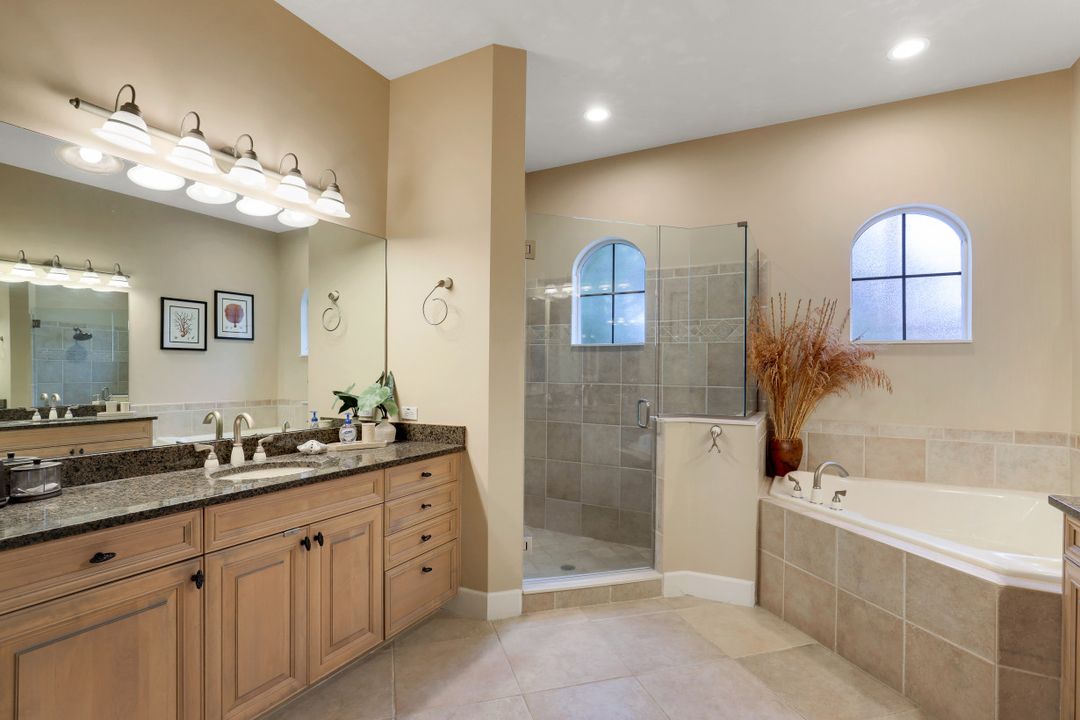 8733 Hideaway Harbor Ct, Naples, FL 34120