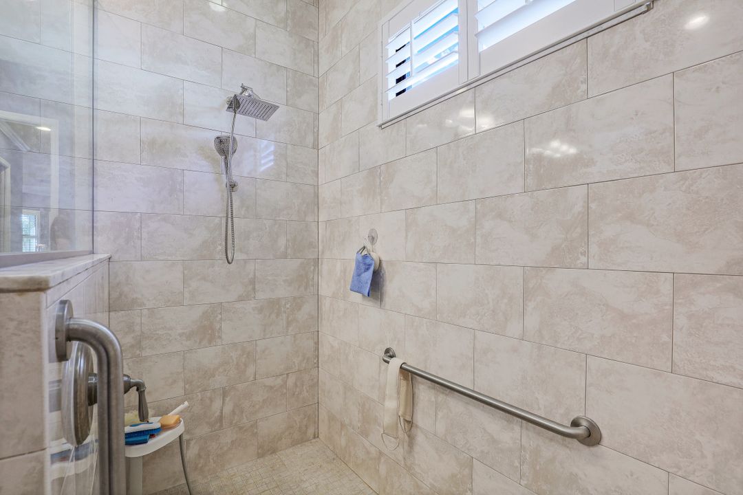 9096 Isla Bella Cir, Bonita Springs, FL 34135