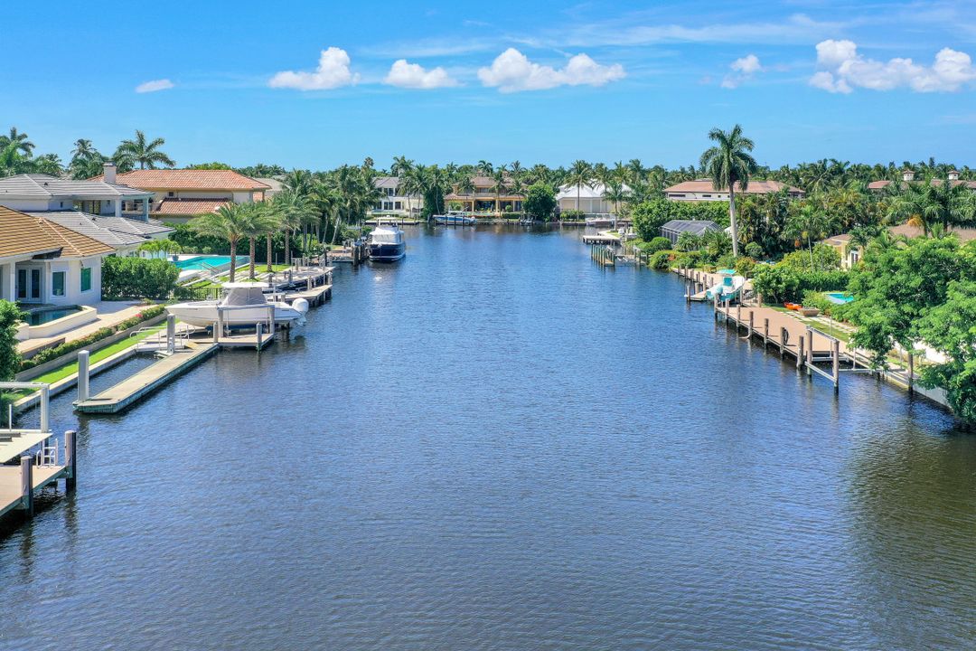 1940 6th St S, Naples, FL 34102