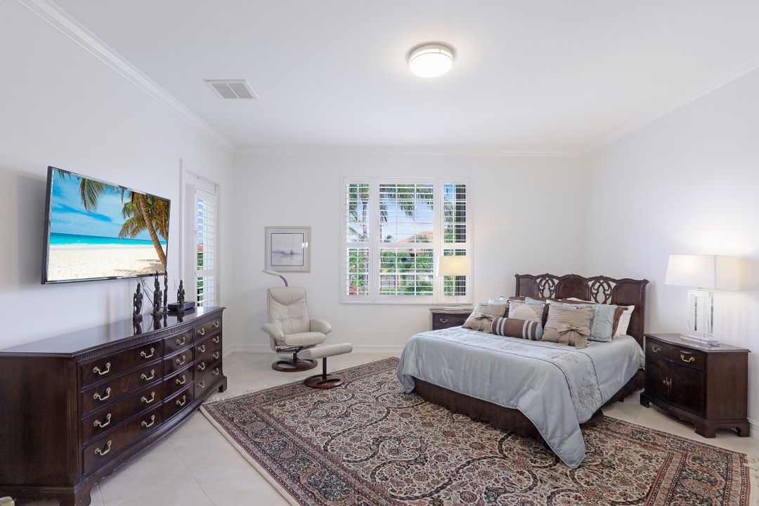 5001 Maxwell Cir #201, Naples, FL 34105