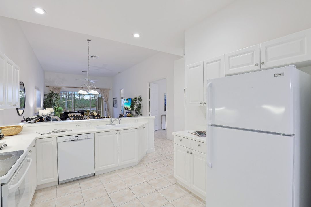 5873 Northridge Dr, Naples, FL 34110