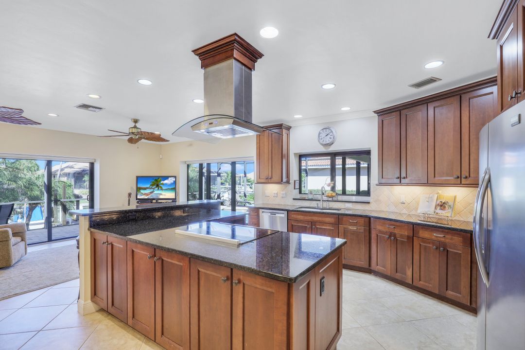 1160 Abbeville Ct, Marco Island, FL 34145