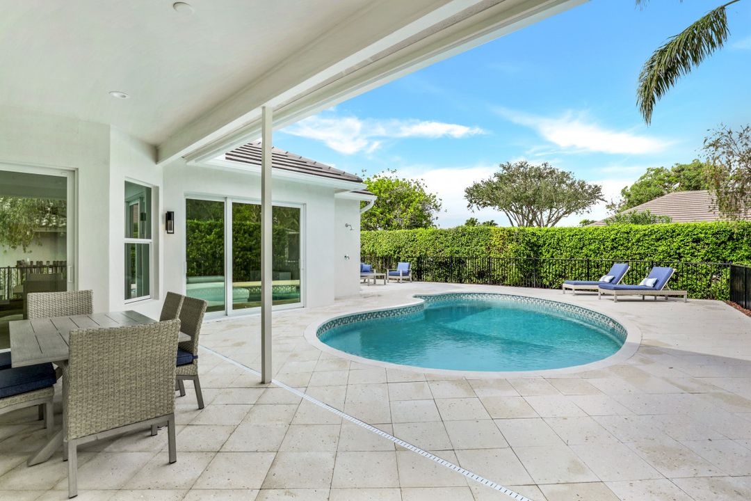 7525 Cordoba Cir, Naples, FL 34109