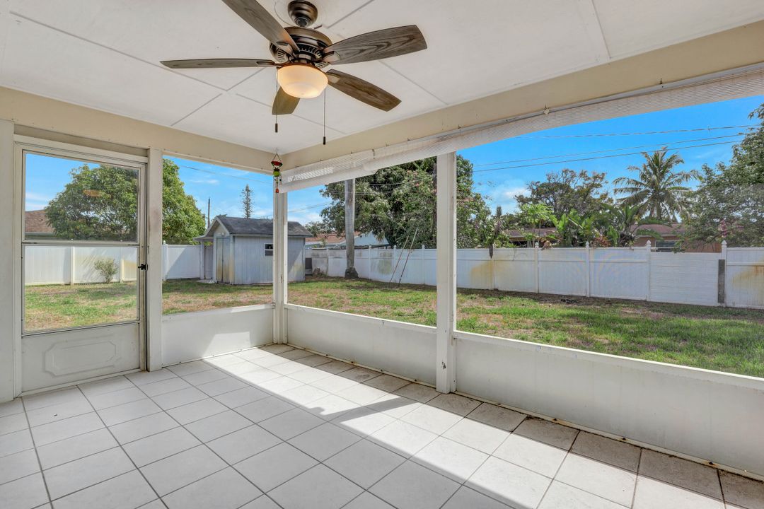 4656 Capri Dr, Naples, FL 34103