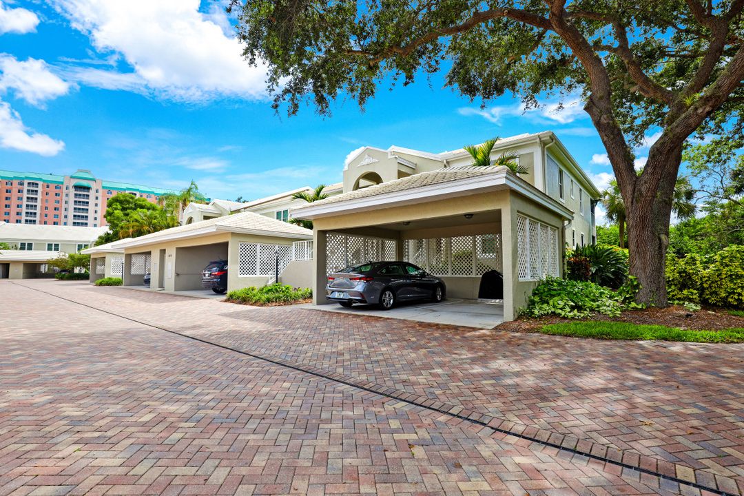 5897 Chanteclair Dr #313, Naples, FL 34108
