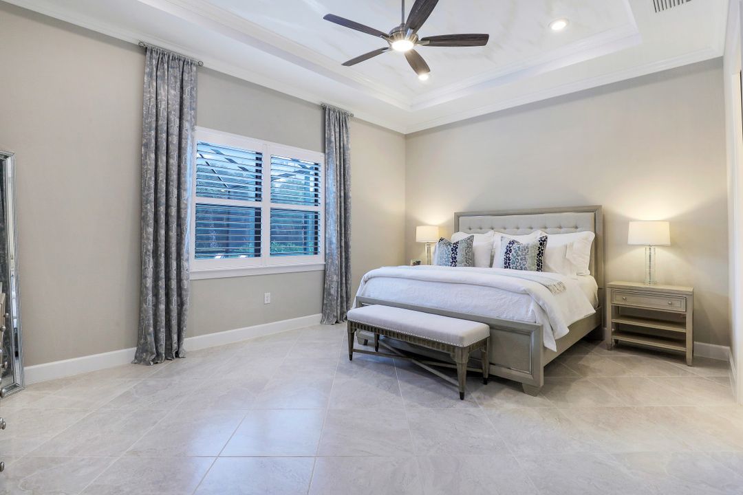 9483 Greyhawk Trl, Naples, FL 34120
