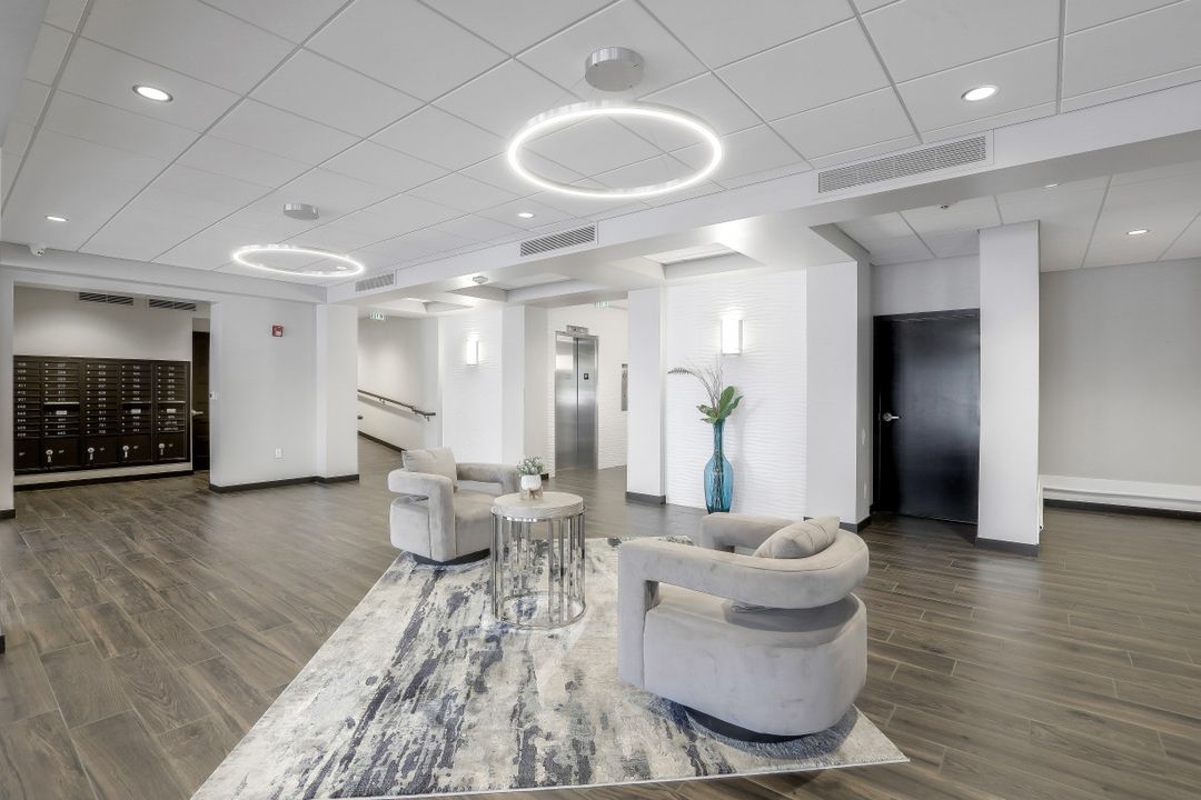 1 Bluebill Ave #306, Naples, FL 34108