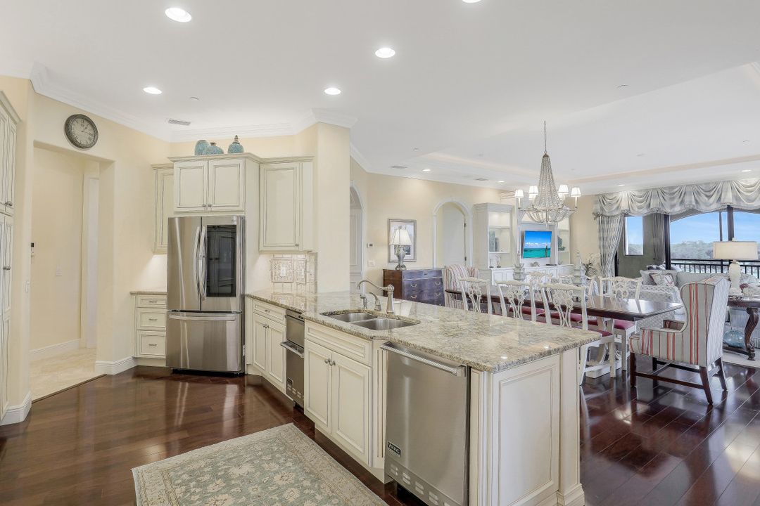 2542 Marquesa Royale Ln #301, Naples, FL 34109