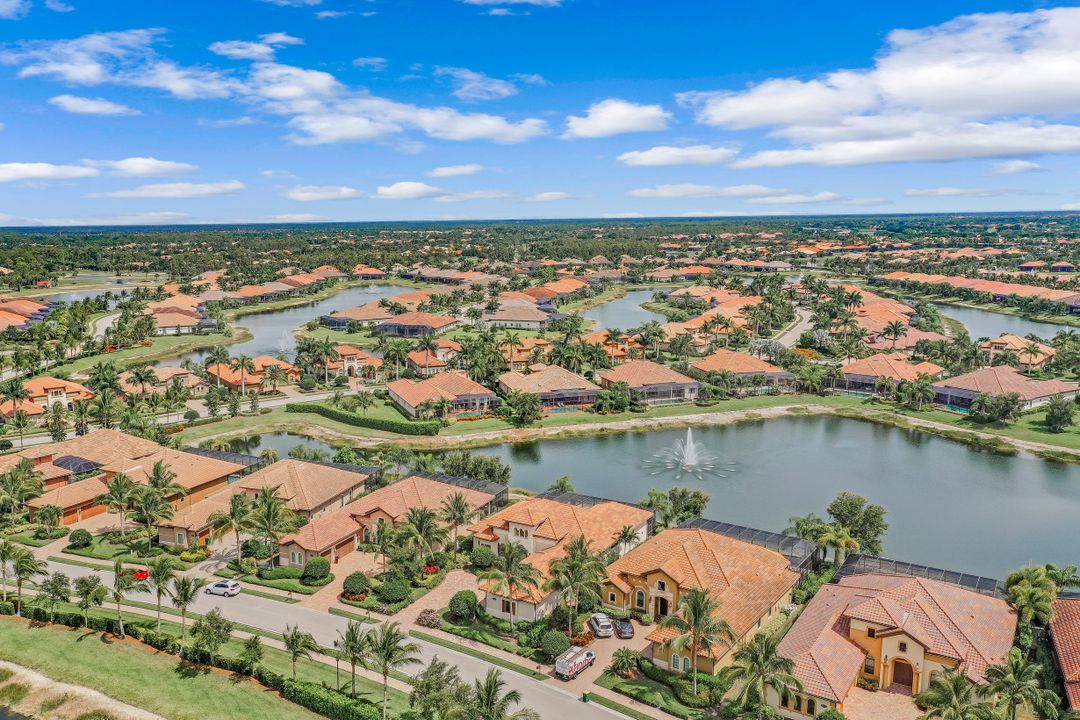 6512 Costa Cir, Naples, FL 34113