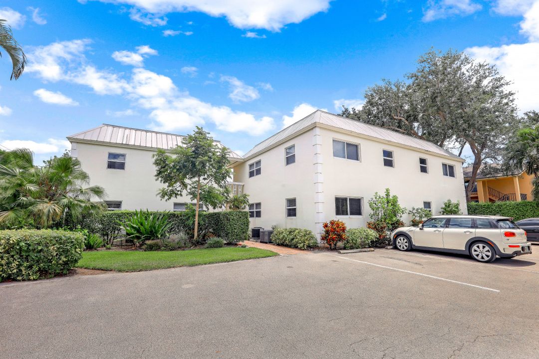 780 10th Ave S #6, Naples, FL 34102