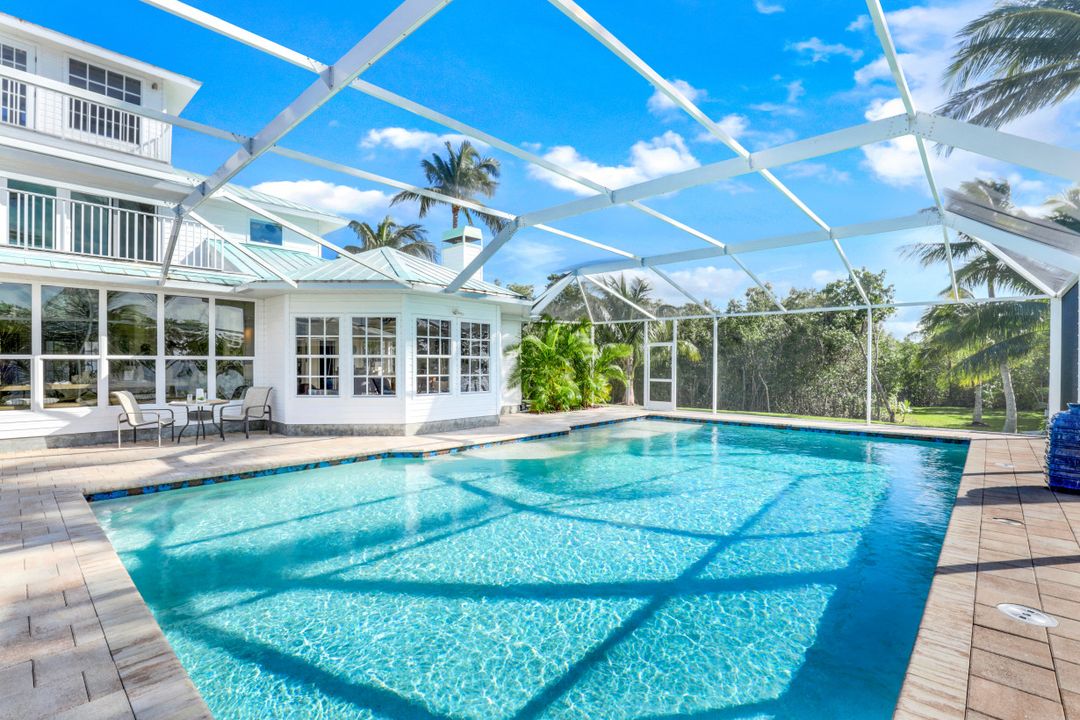 12201 Shoreview Dr, Matlacha, FL 33993