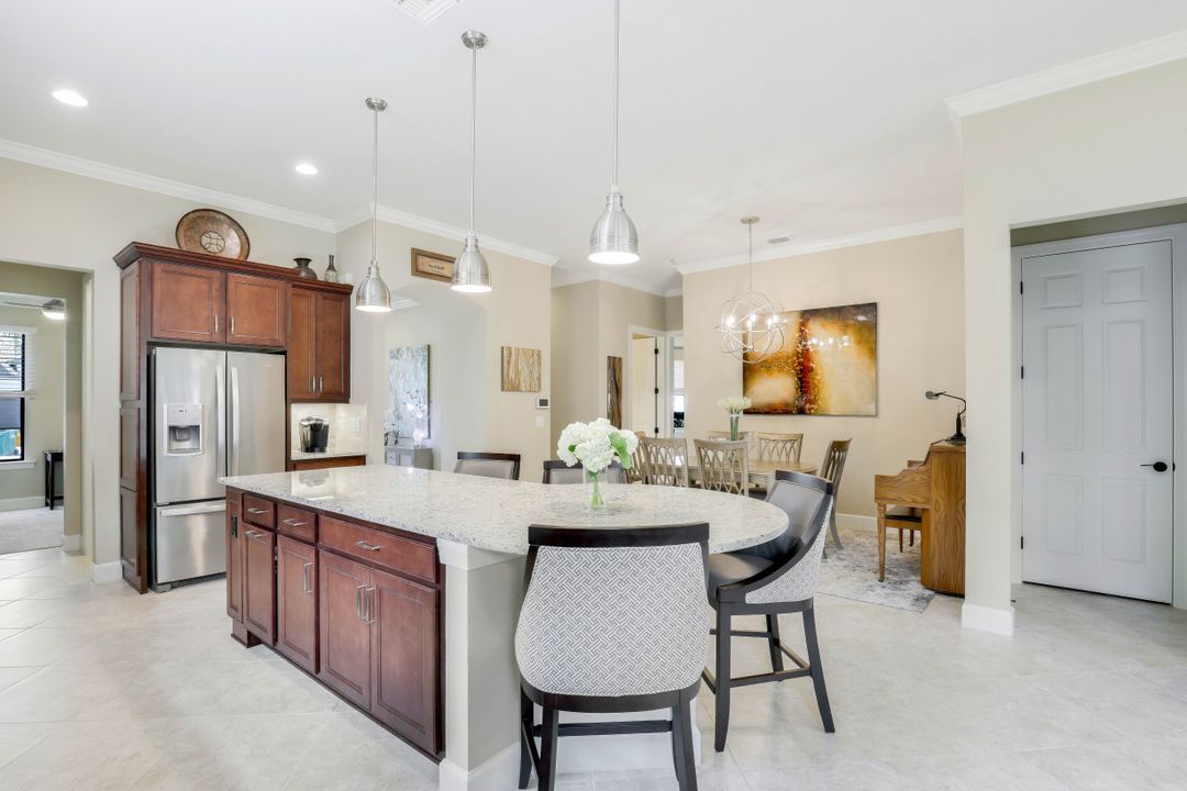 9374 Greyhawk Trl, Naples, FL 34120