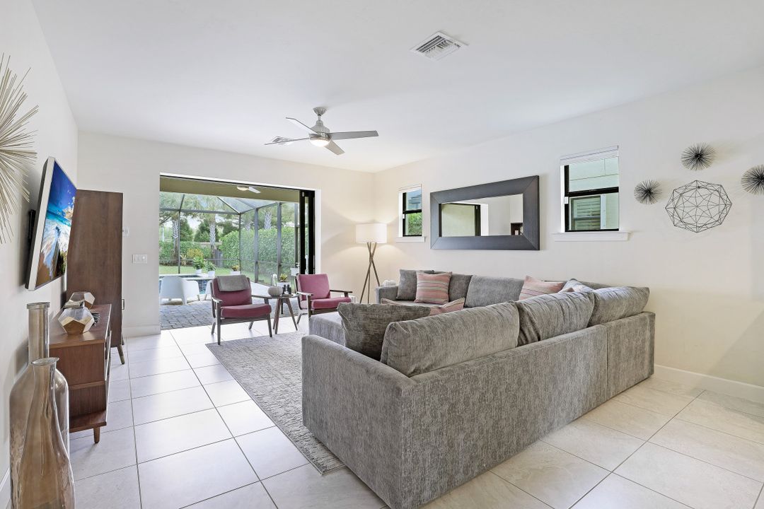 16083 Camden Lakes Cir, Naples, FL 34110