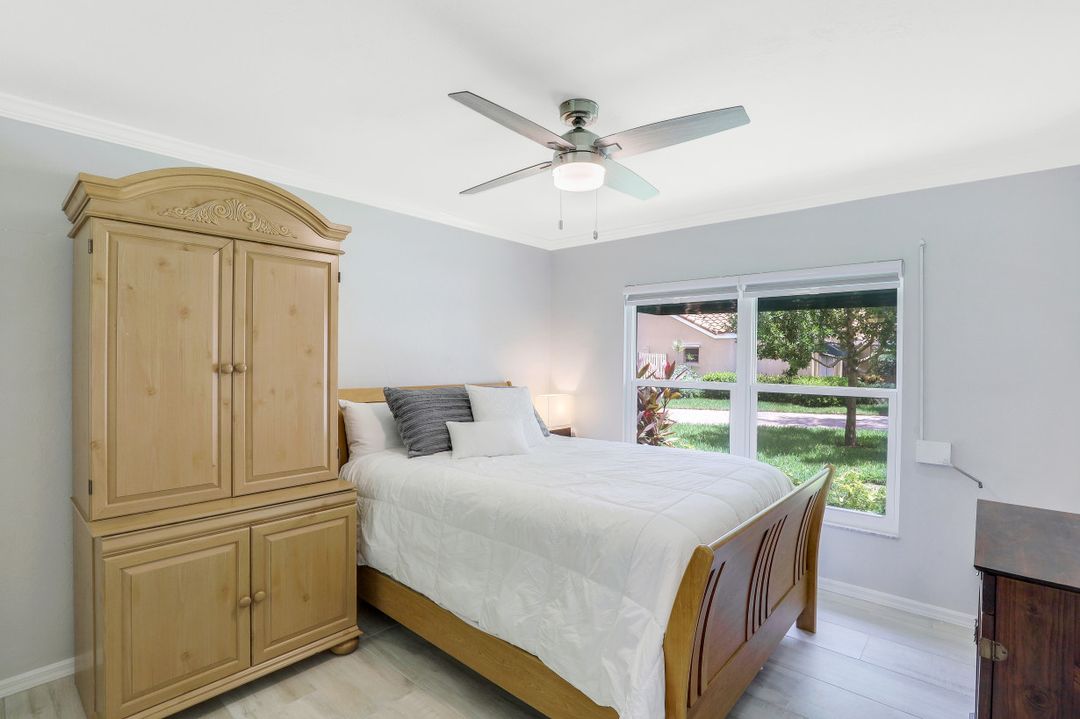 736 Reef Point Cir, Naples, FL 34108