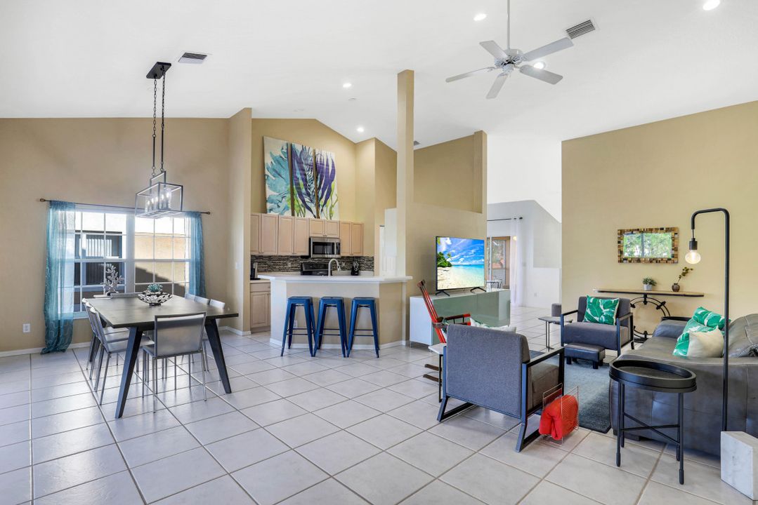 5360 Andover Dr  #202, Naples, FL 34110