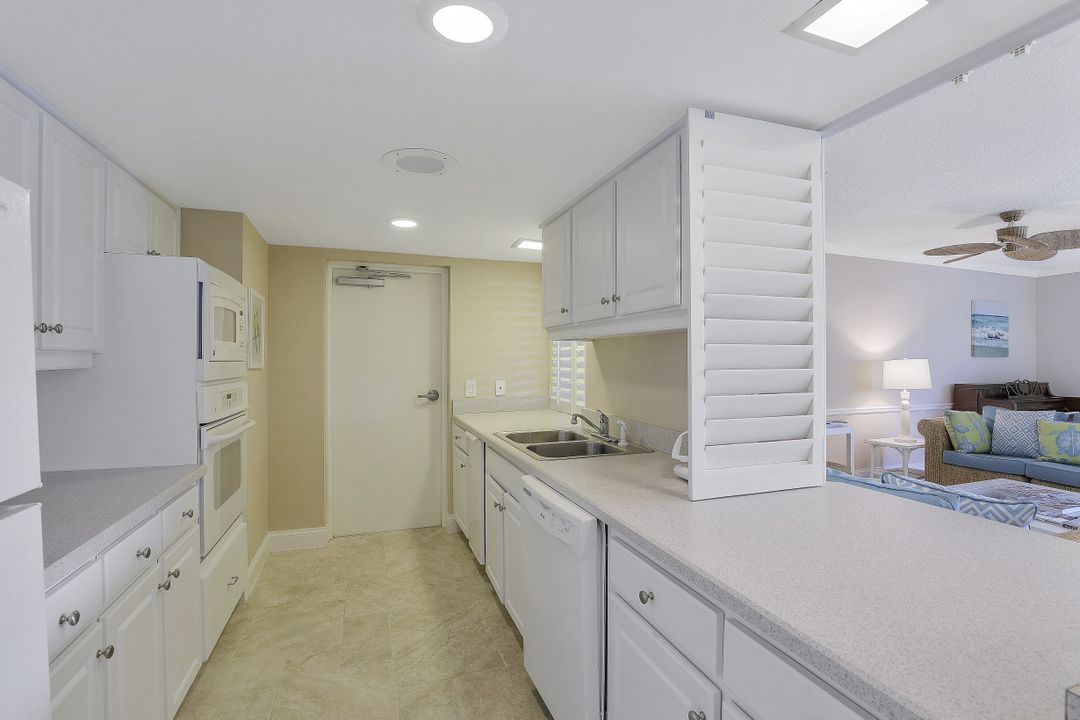 1900 Gulf Shore Blvd N #201, Naples, FL 34102