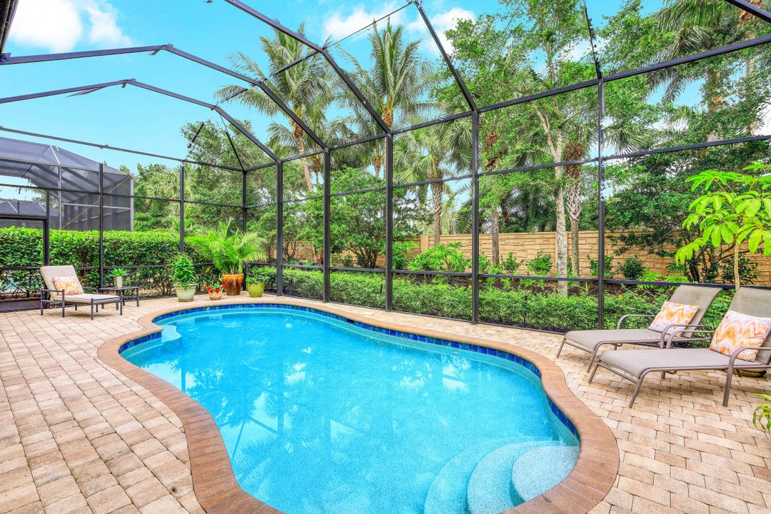 7327 Lantana Cir, Naples, FL 34119