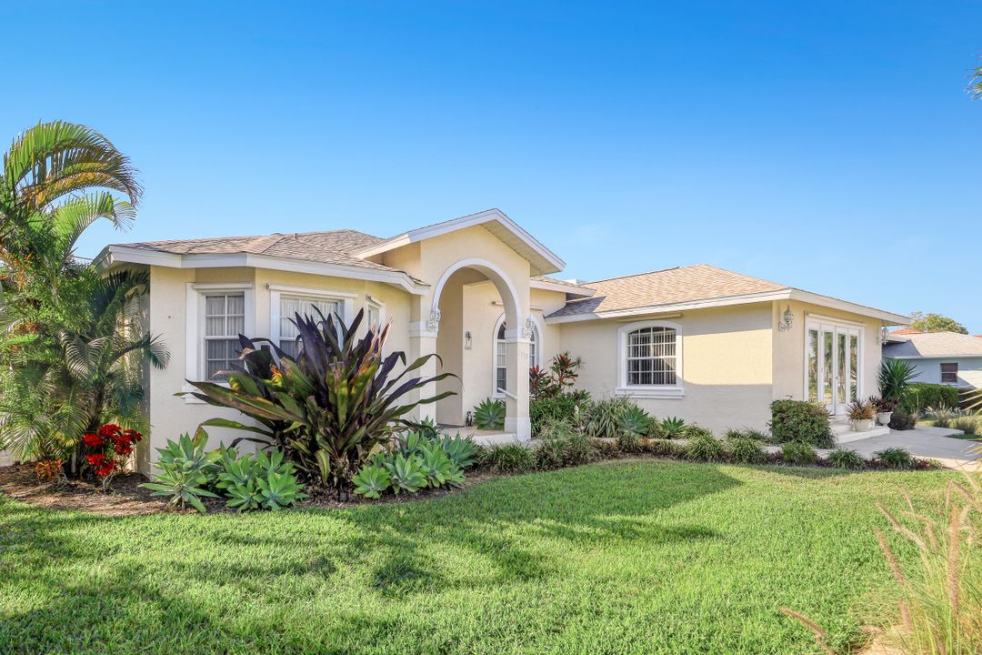 708 Seagrape Dr, Marco Island, FL 34145