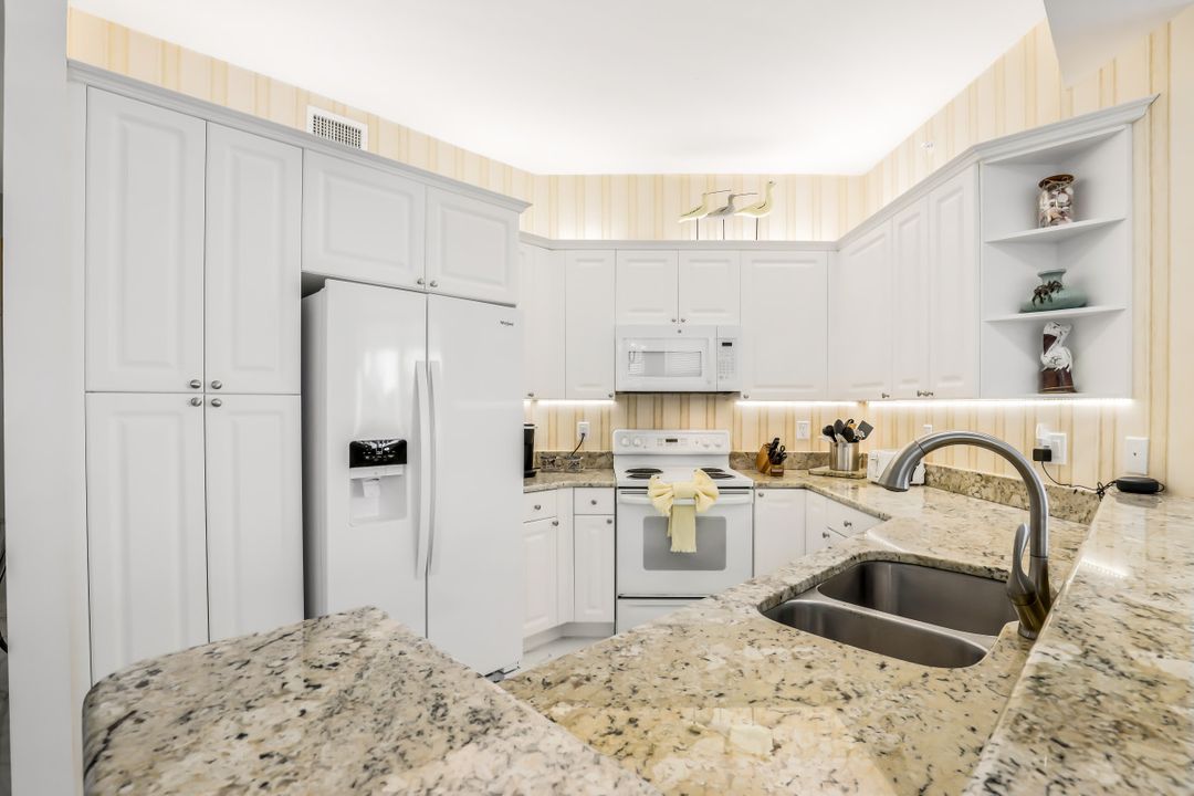 460 Launch Cir #304, Naples, FL 34108