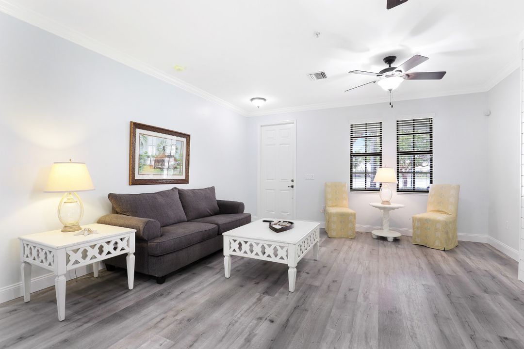 1391 Santiago Cir #902, Naples, FL 34113