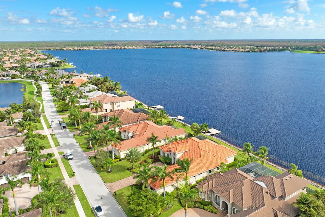 9238 Marble Stone Dr, Naples, FL 34120