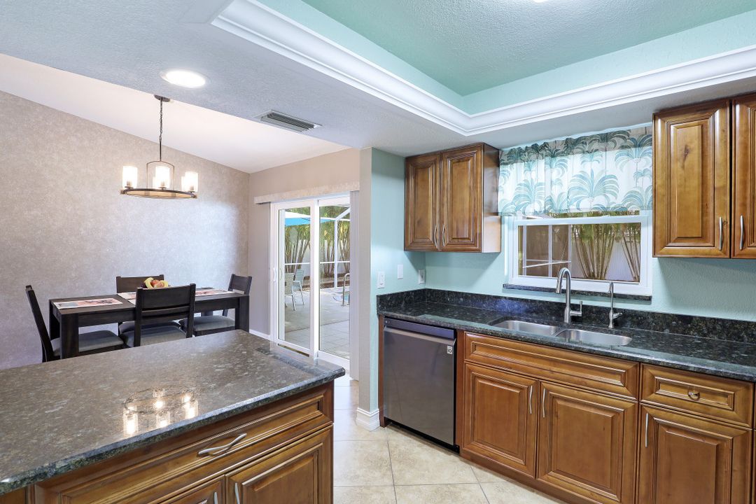 2208 Viscaya Pkwy, Cape Coral, FL 33990