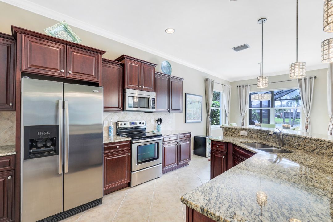 9463 Quarry Dr, Naples, FL 34120