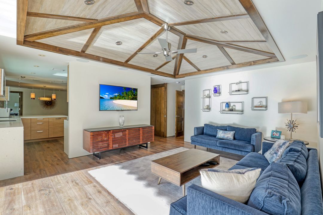 615 Carica Rd, Naples, FL 34108