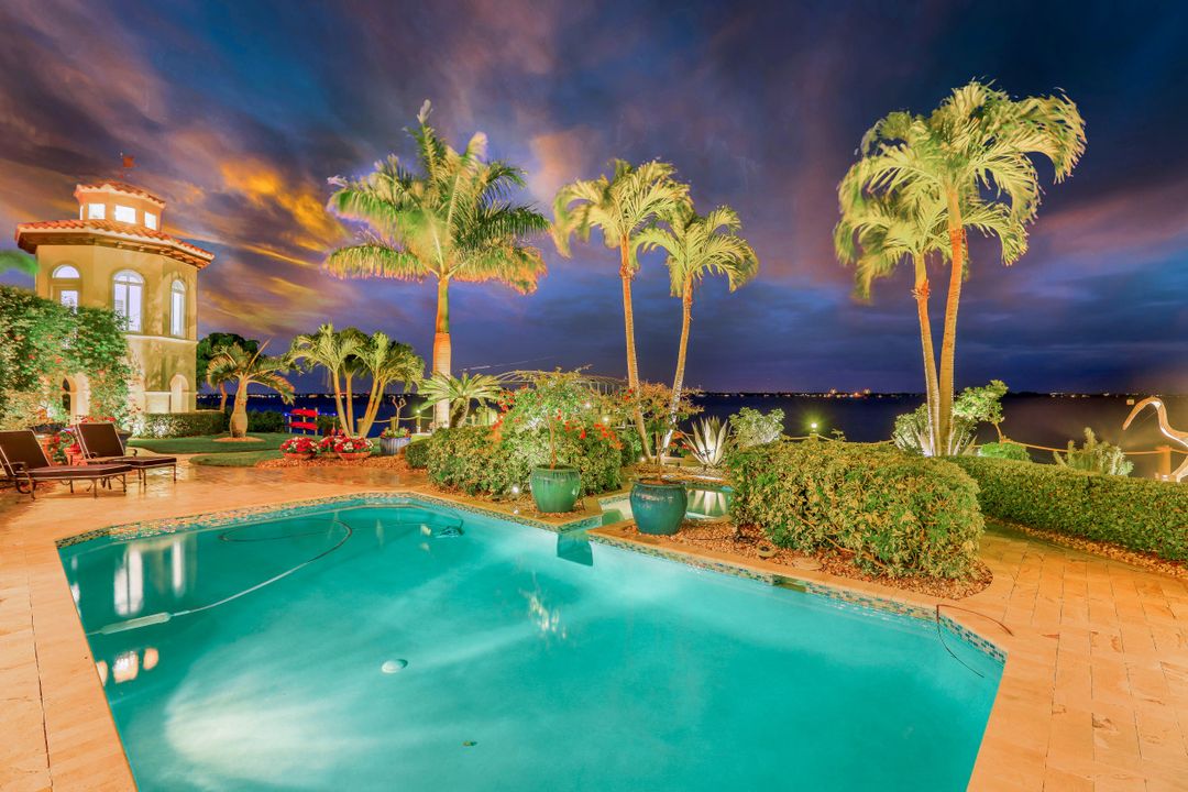 518 Coral Dr, Cape Coral, FL 33904