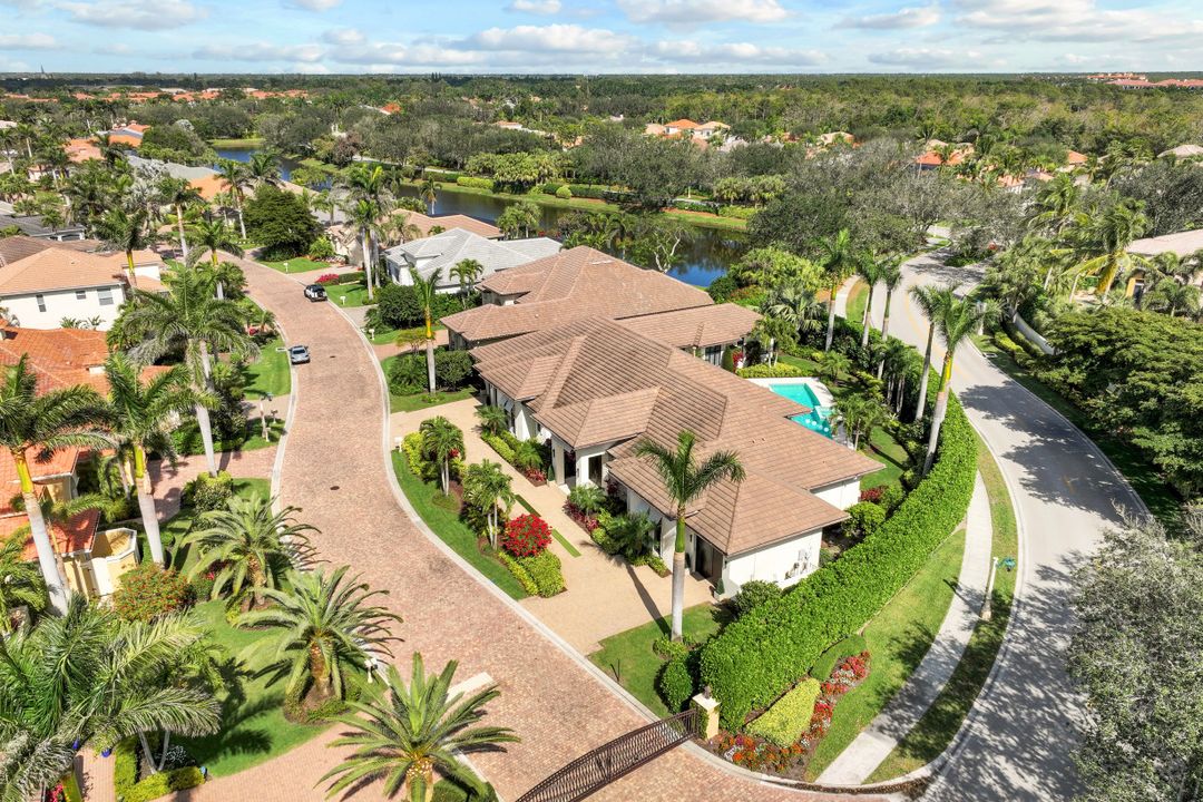 2546 Augusta Dr, Naples, FL 34109