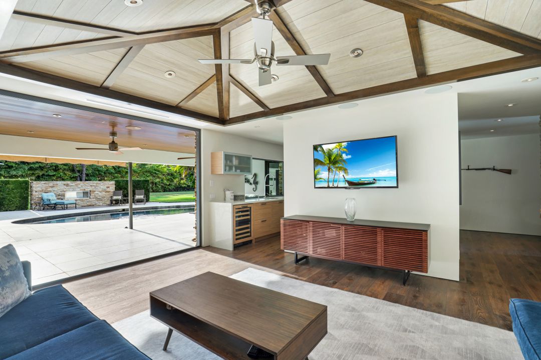 615 Carica Rd, Naples, FL 34108