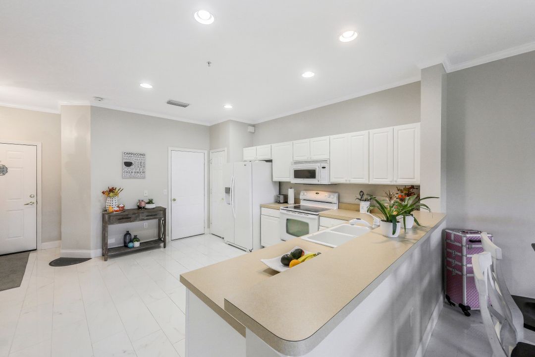 996 Hampton Cir, Naples, FL 34105