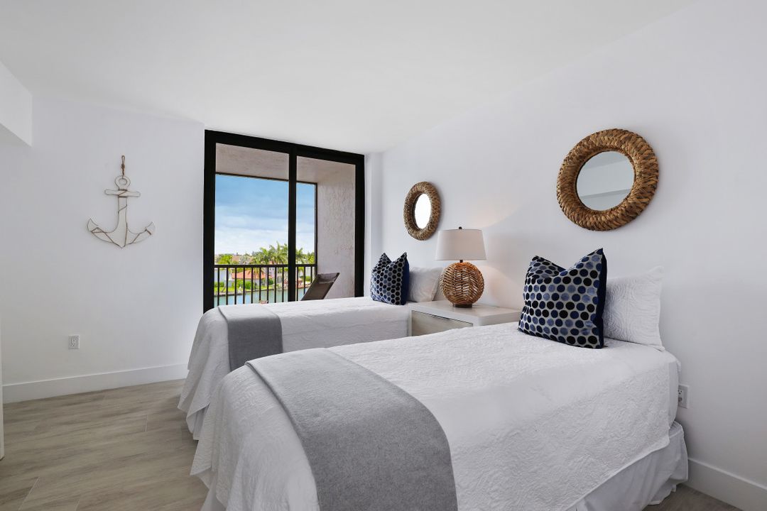 10482 Gulf Shore Dr #231, Naples, FL 34108