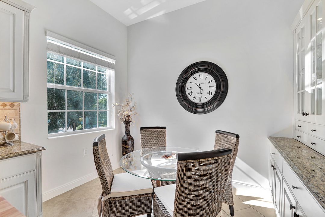 9243 Tesoro Ln #204, Naples, FL 34114