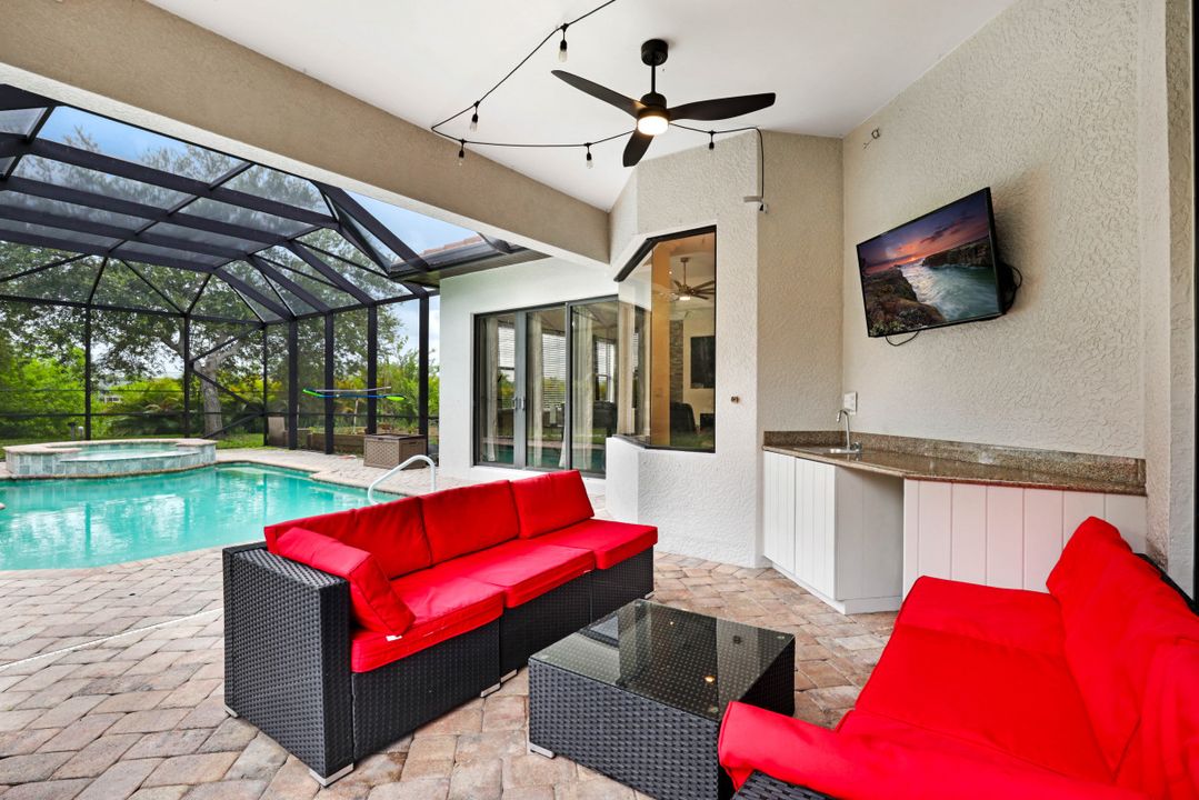 1434 Serrano Cir, Naples, FL 34105