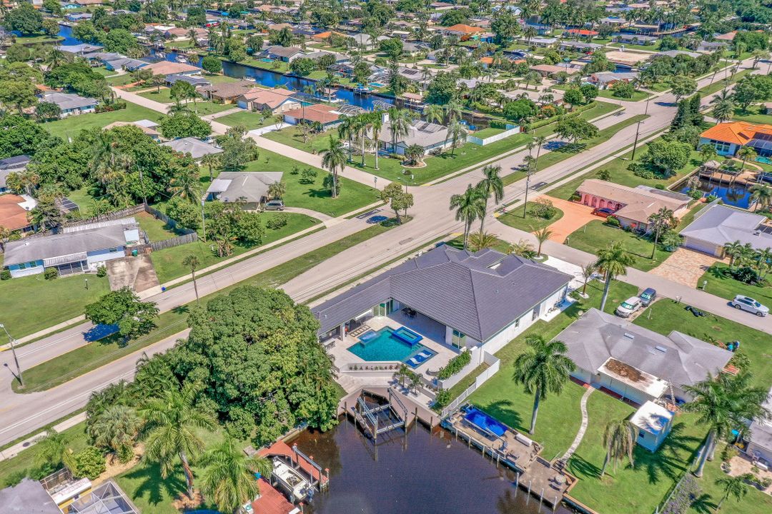 5302 Malaluka Ct, Cape Coral, FL 33904