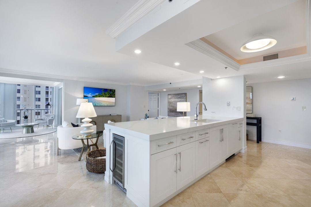 6585 Nicholas Blvd #1103, Naples, FL 34108