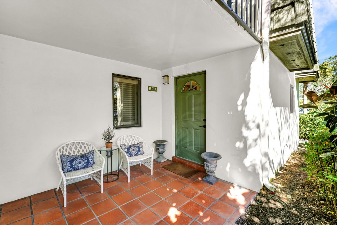 1617 Spoonbill Ln, Naples, FL 34105