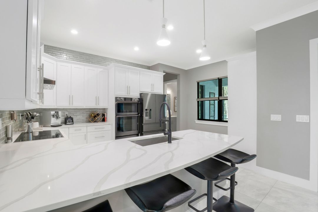 481 7th St NW, Naples, FL 34120