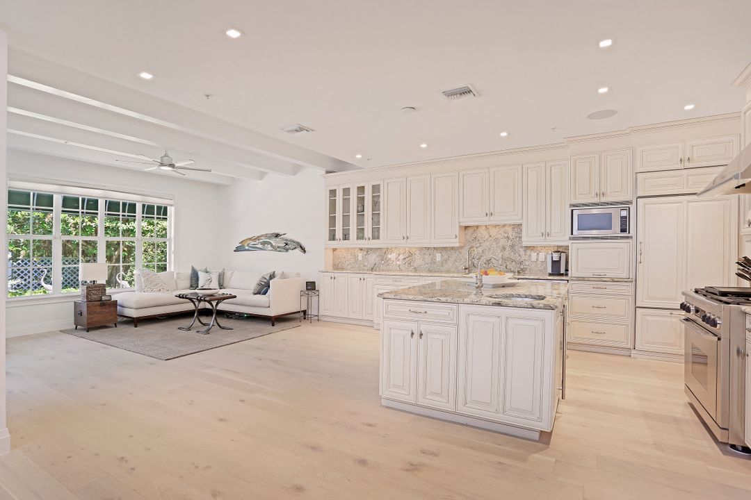 3725 Rachel Ln, Naples, FL 34103