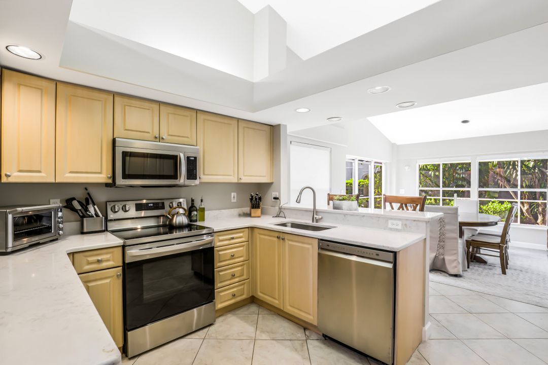 1517 Kenridge Pl, Naples, FL 34104