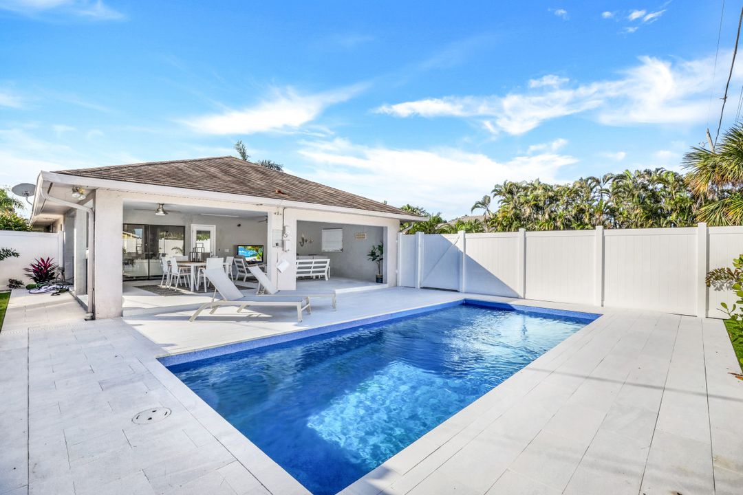 703 92nd Ave N, Naples, FL 34108