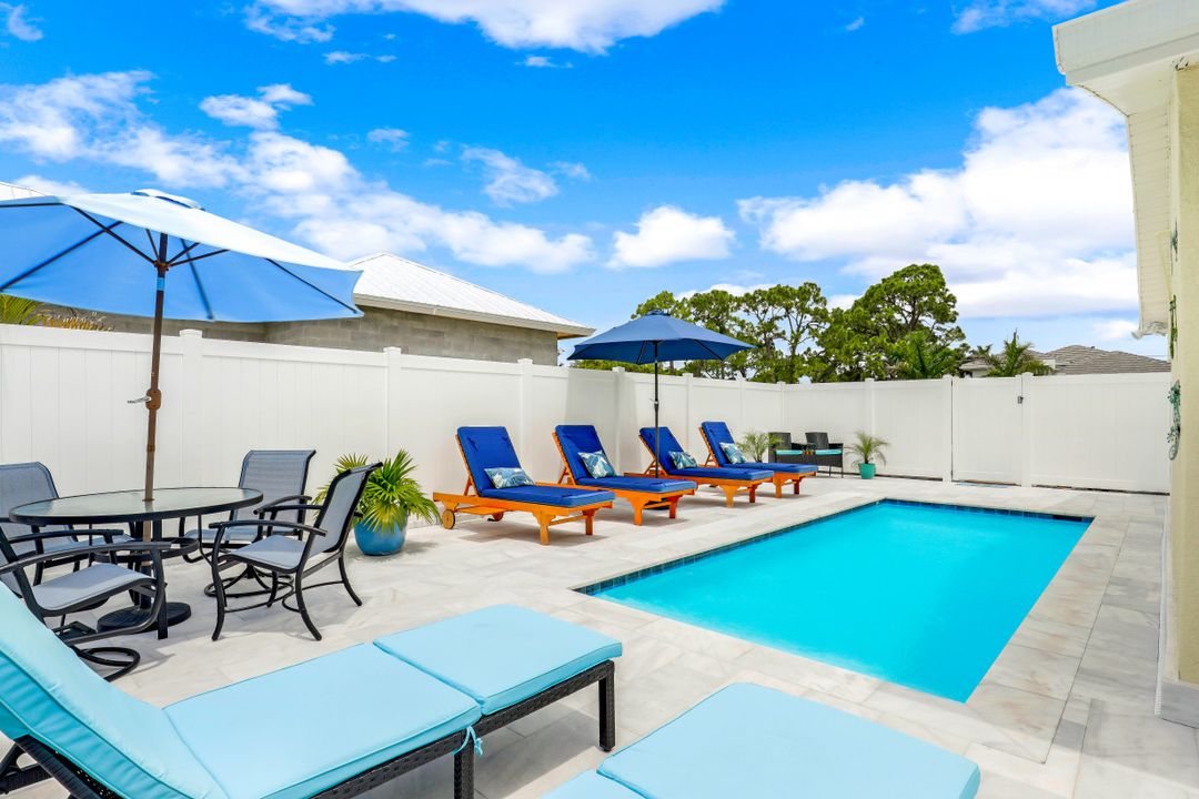 698 105th Ave N, Naples, FL 34108