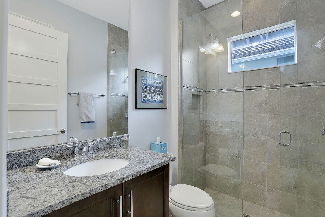 6462 Warwick Ave, Naples, FL 34113