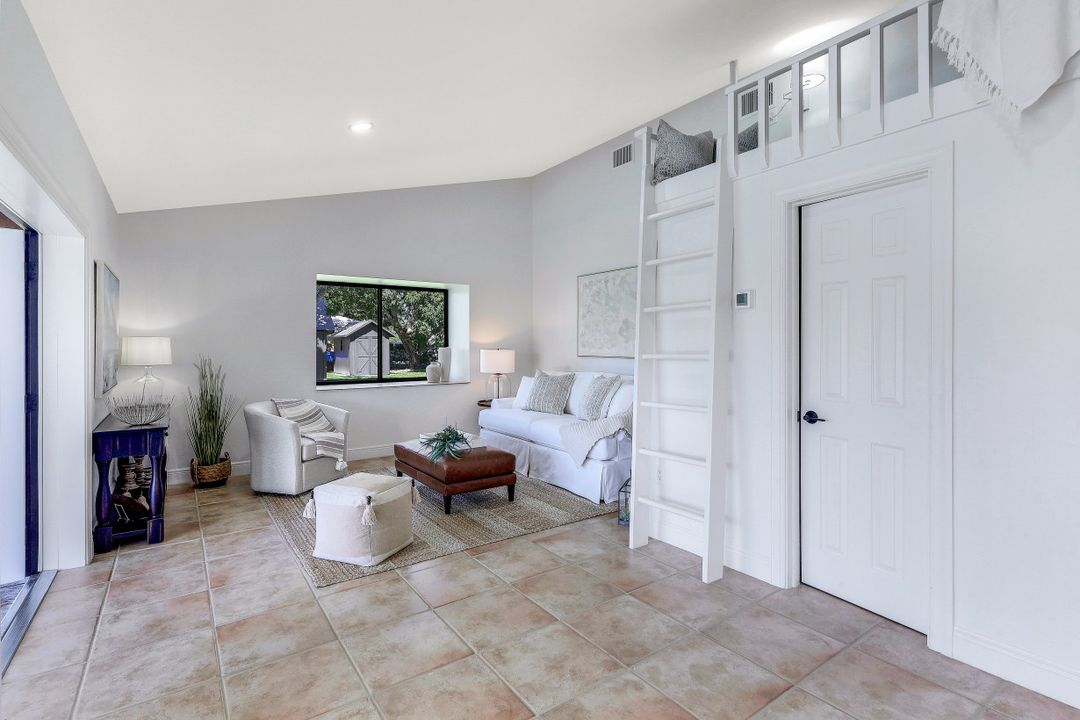 438 Lagoon Ave, Naples, FL 34108