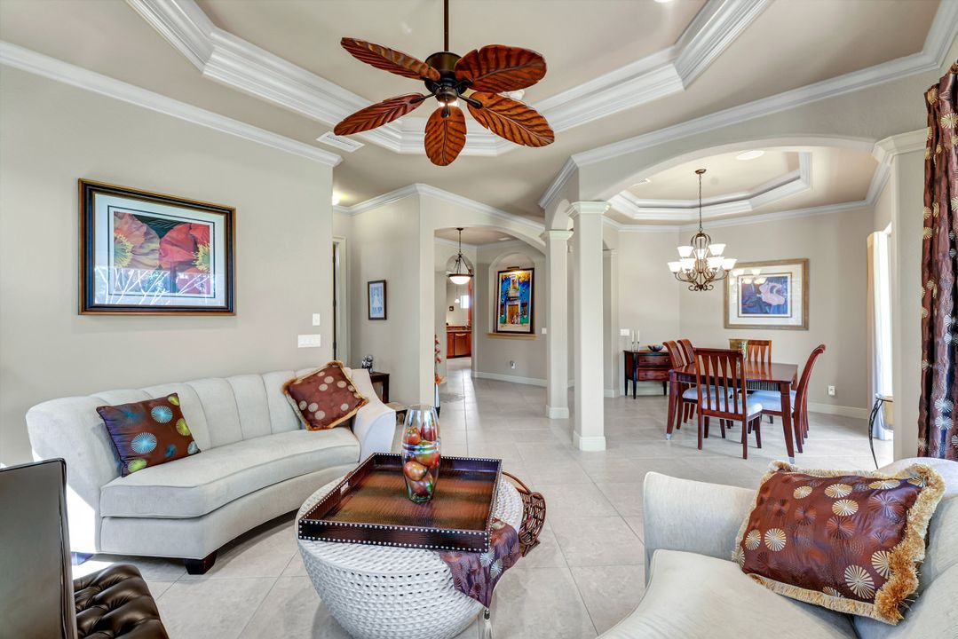 4000 Stonesthrow Ct, Naples, FL 34109