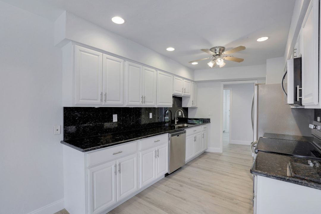 2225 Royal Ln, Naples, FL 34112