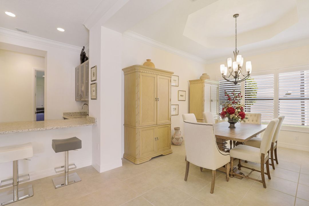 2760 Crystal Way, Naples, FL 34119