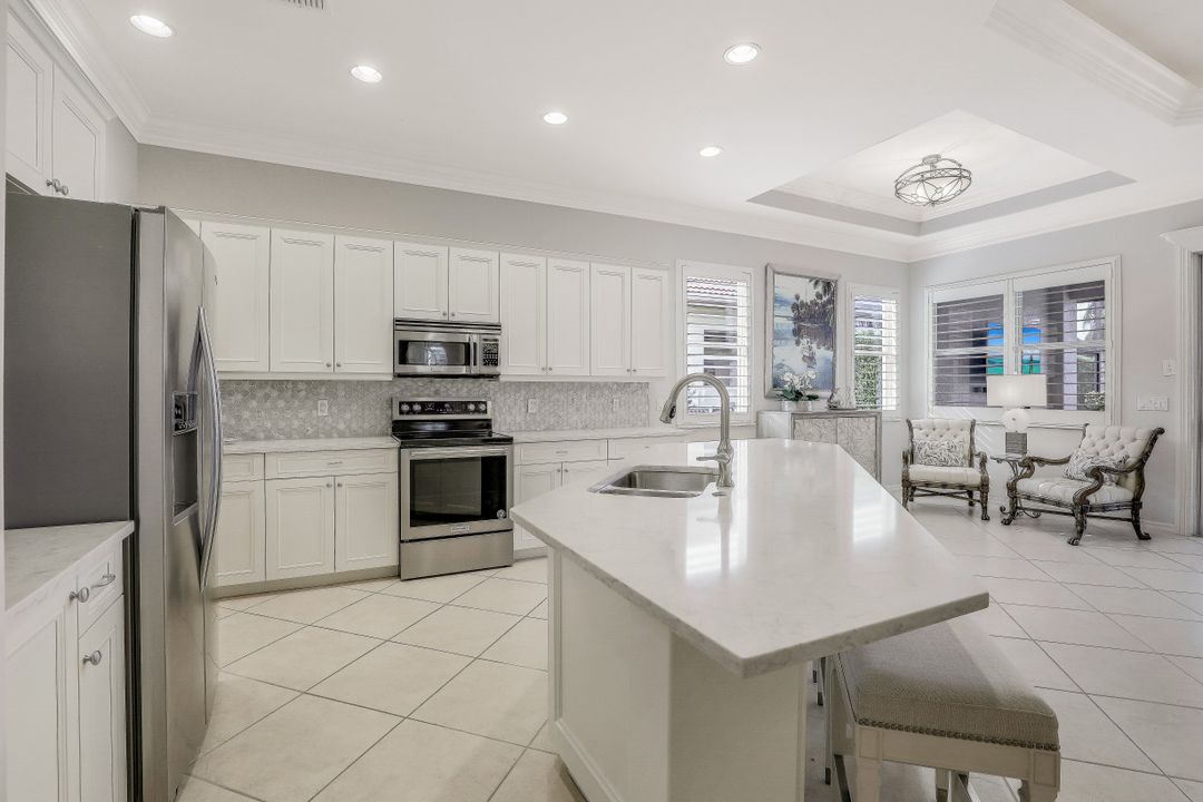 10801 Longshore Way E, Naples, FL 34119