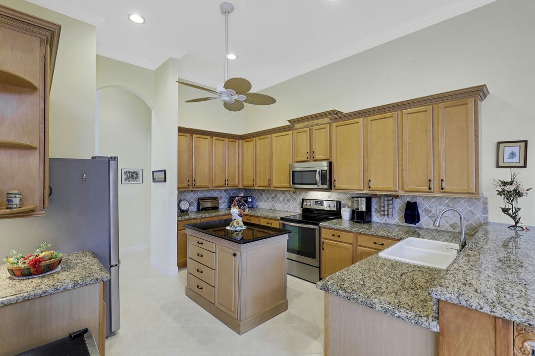 1427 King Sago Ct, Naples, FL 34119